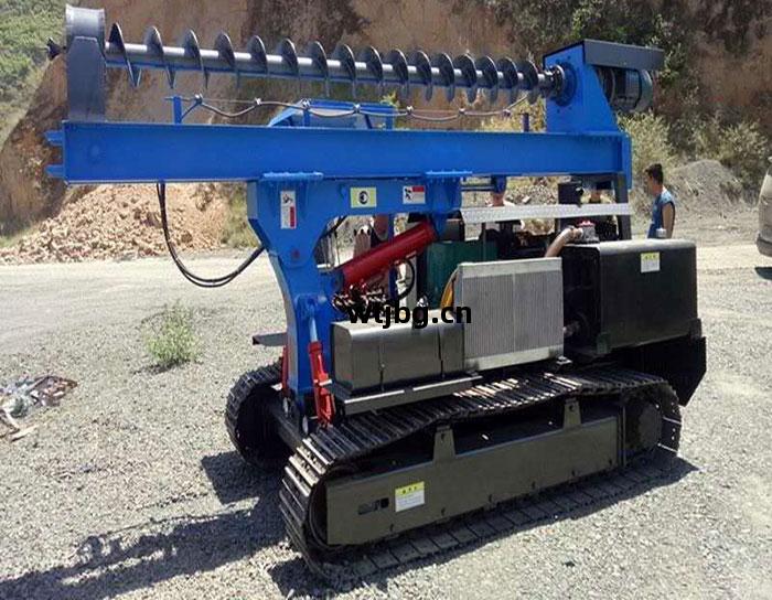 光伏(fu)發(fa)電履帶(dai)光伏(fu)打(da)樁機(ji)