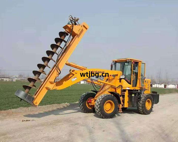 履(lv)帶(dai)光(guang)伏(fu)打樁(zhuang)機(ji)工(gong)作時(shi)需(xu)要(yao)註意(yi)的(de)事項(xiang)